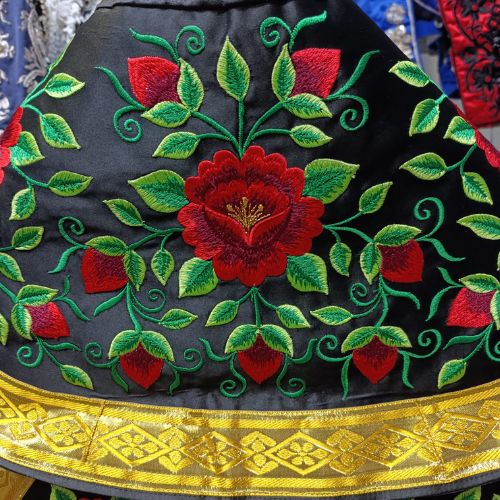 Capote de paseo negro y flores - Imagen 4