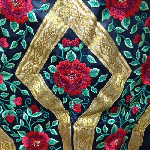 Capote de paseo negro y flores - Imagen 5